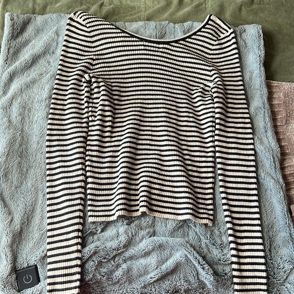 Black and white striped long sleeve - Picture 2 of 2